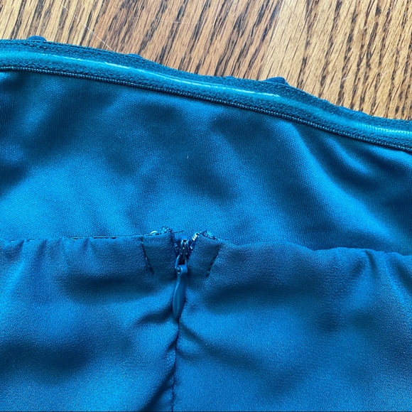 Teal Flowy Off The Shoulders Sleeved Dress - Picture 5 of 10